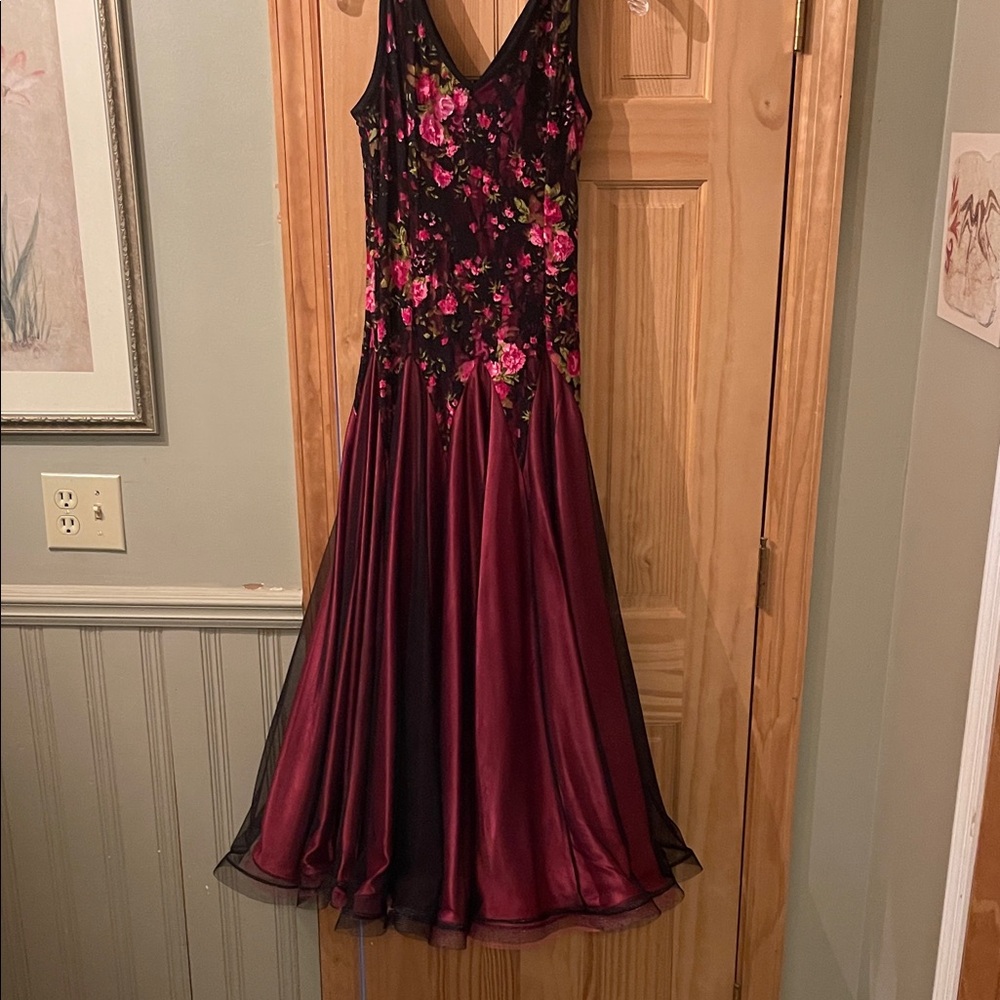Elegant Floral Evening Dress